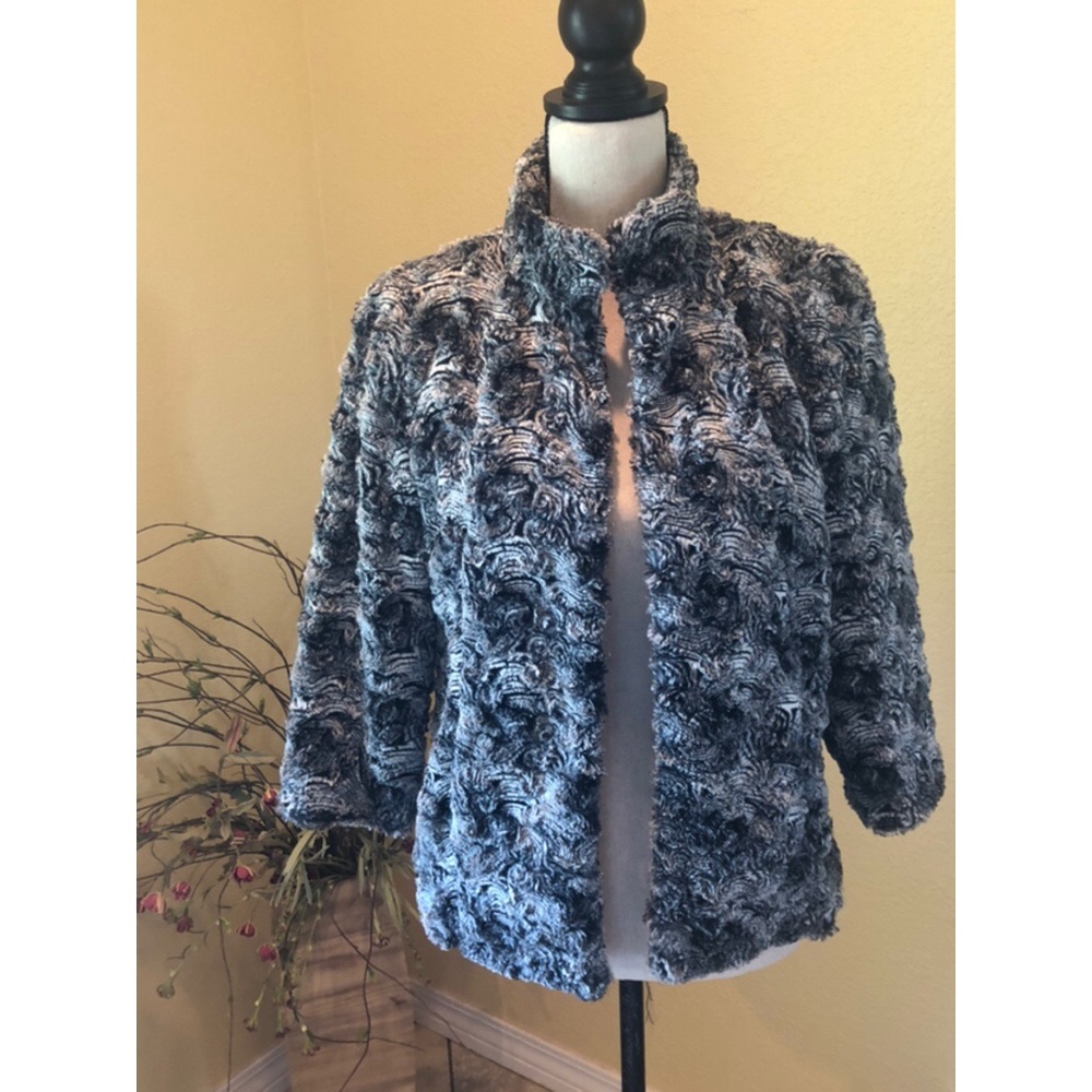 Chico’s Soft Faux Fur Jacket Sz 0 3/4 Slv
